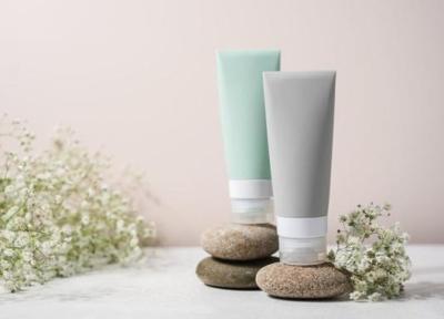 تفاوت مرطوب کننده و آبرسان؛ کدام یک برای پوست من مناسب تر است؟ تفاوت مرطوب کننده و آبرسان؛ کدام یک برای پوست من مناسب تر است؟