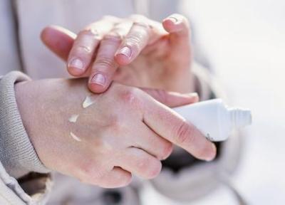 چگونه از خشکی شدید پوست در سرما جلوگیری کنیم؟ چگونه از خشکی شدید پوست در سرما جلوگیری کنیم؟